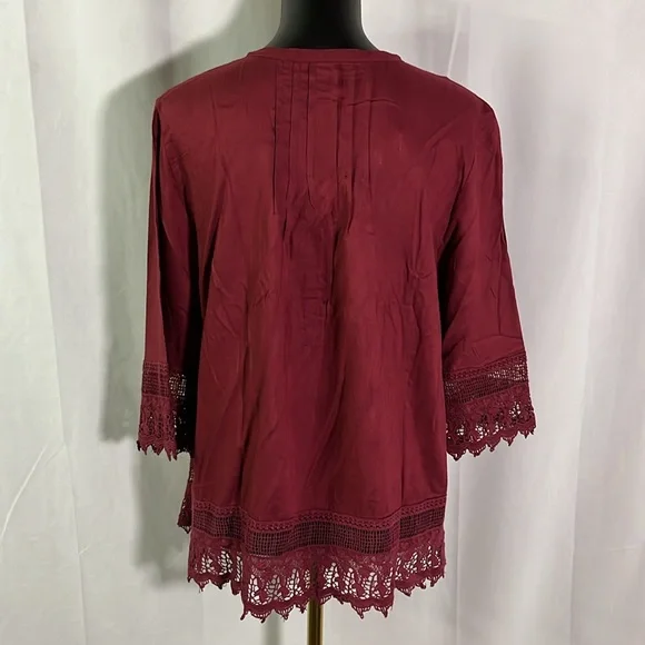 🛍 6 for $35 • NWOT Blair Burgundy Lace Accent Pleated Button Front Tunic Blouse - Picture 3 of 16